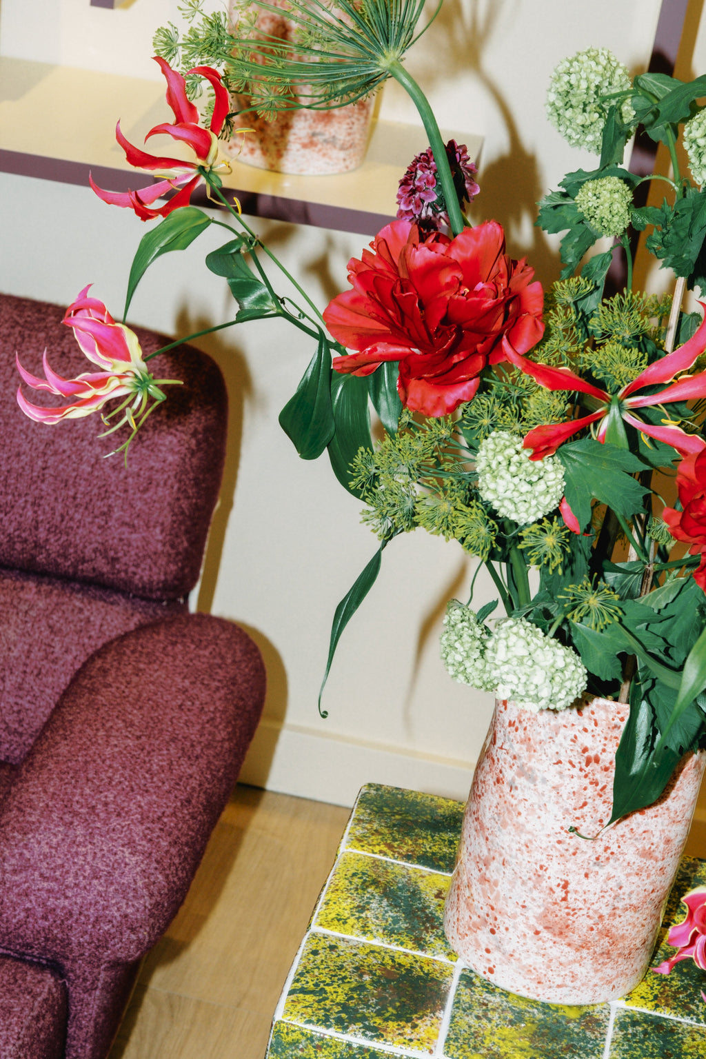 Hibiscus splatter bunch vase