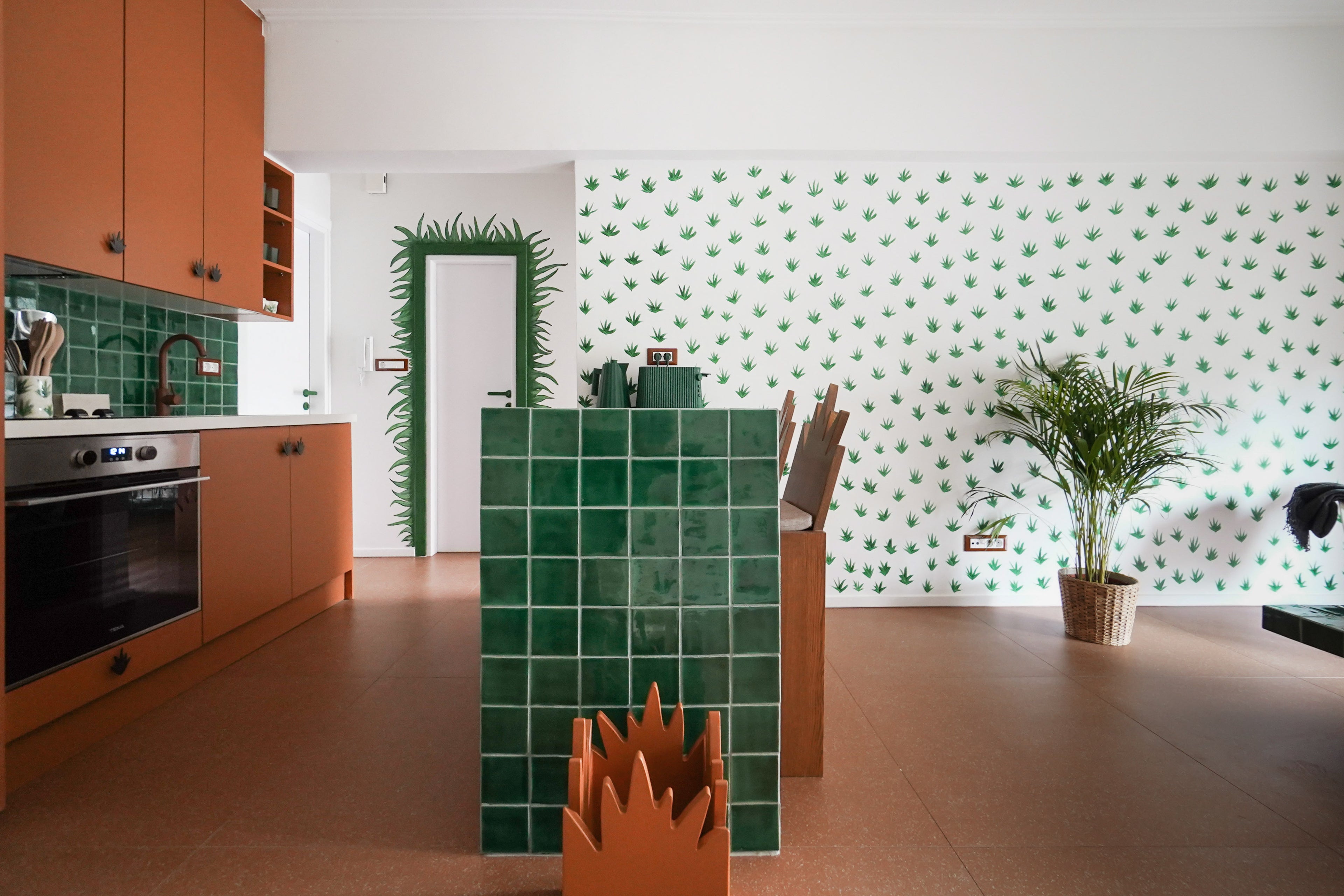 WOODEN PLANT-SHAPED BIN - TERRACOTTA