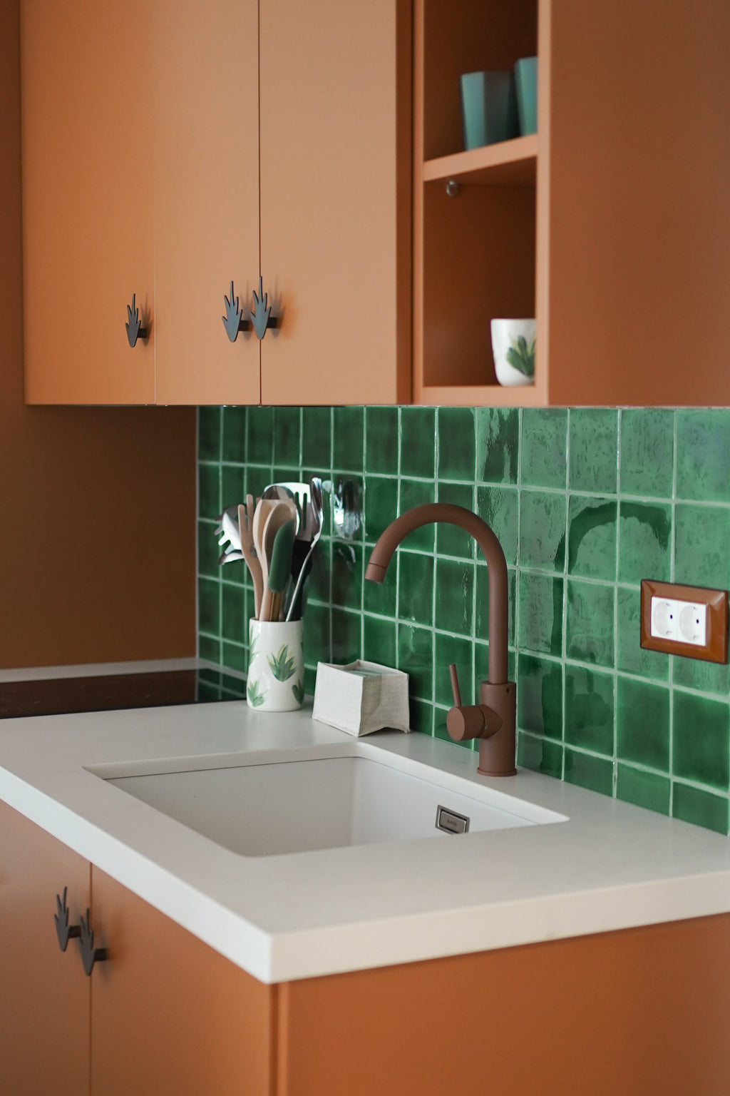 BRONZE PLANT DOOR KNOB