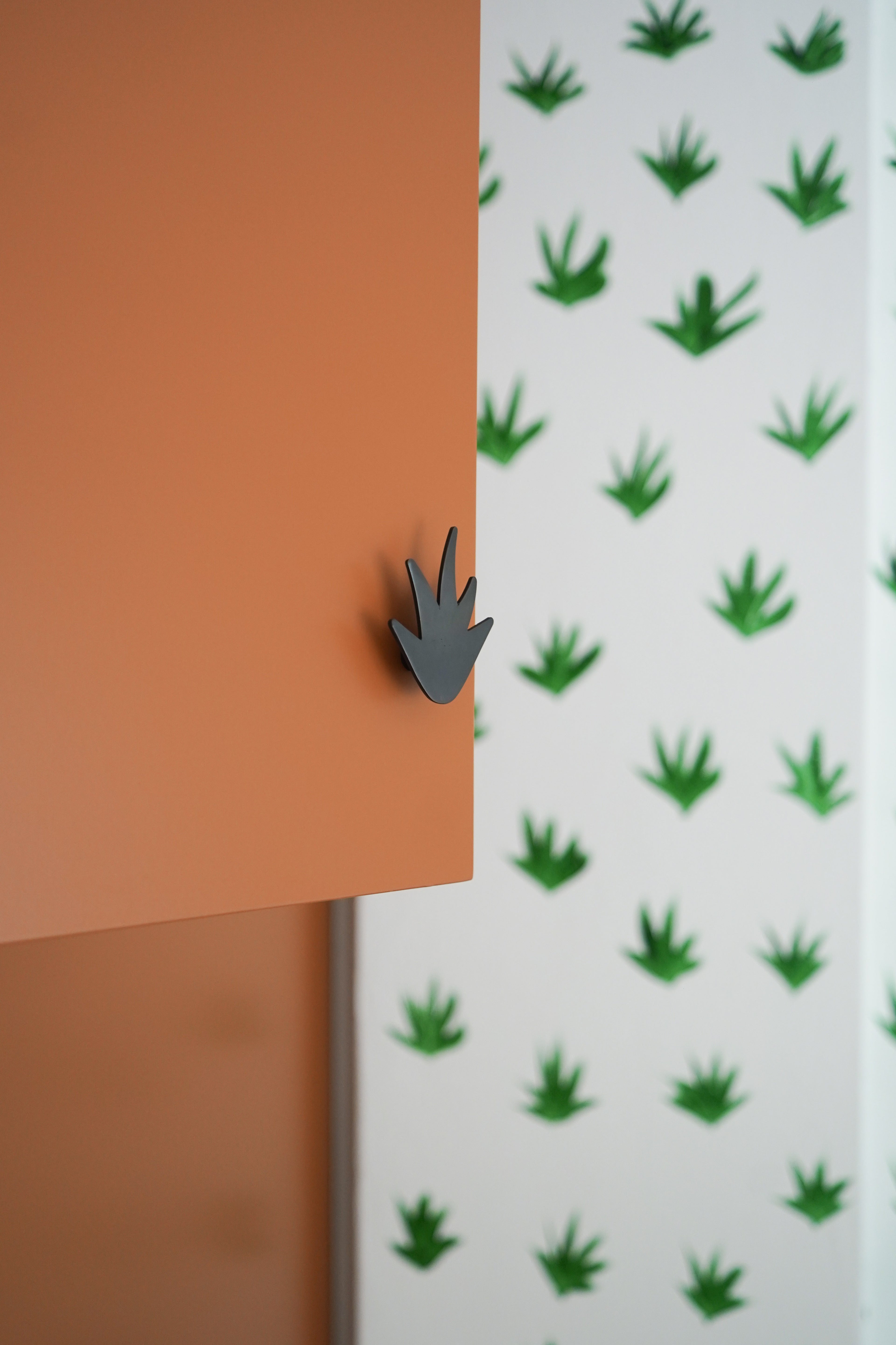 BRONZE PLANT DOOR KNOB