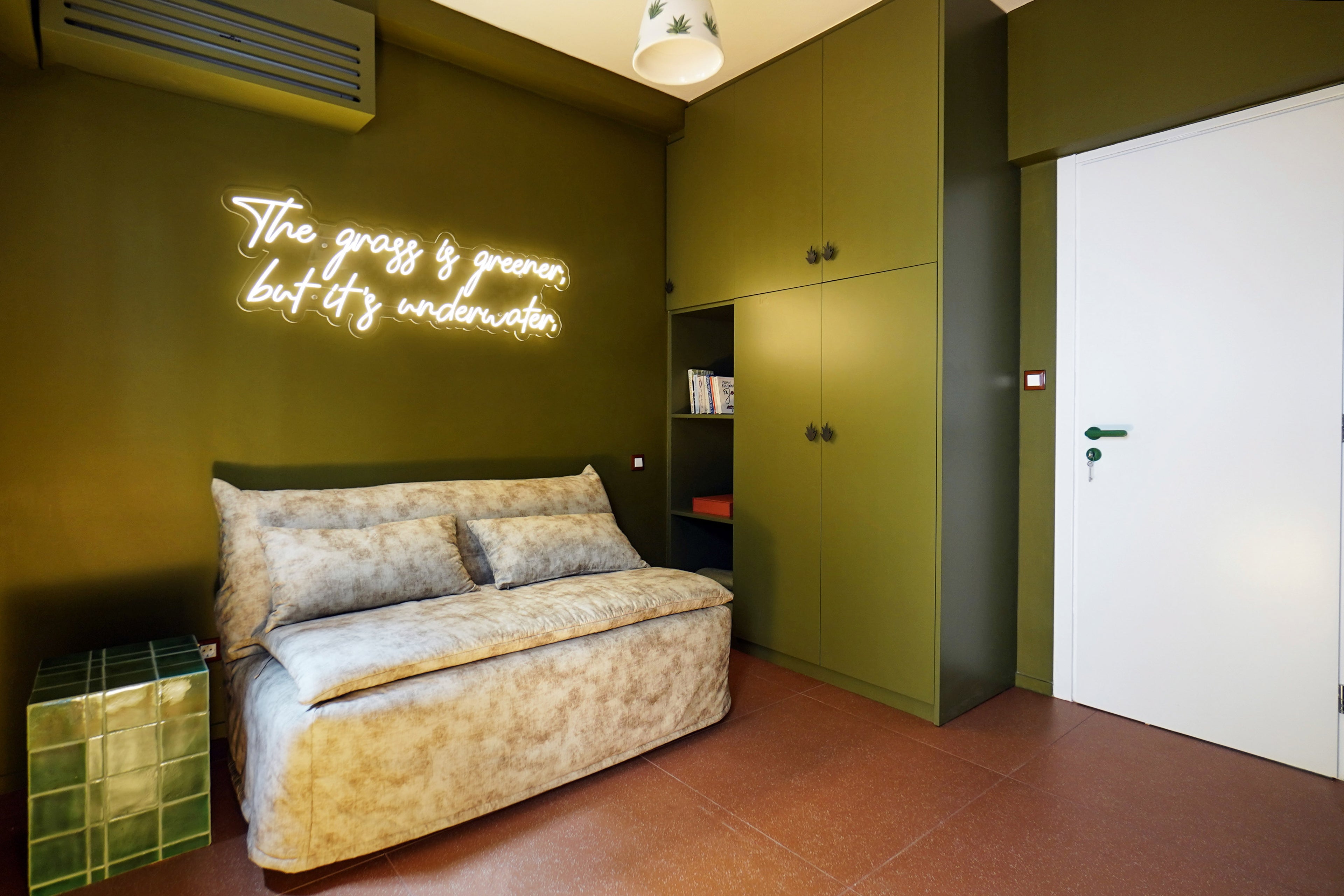 CERAMIC GREEN TILE SIDE TABLE - INDOOR