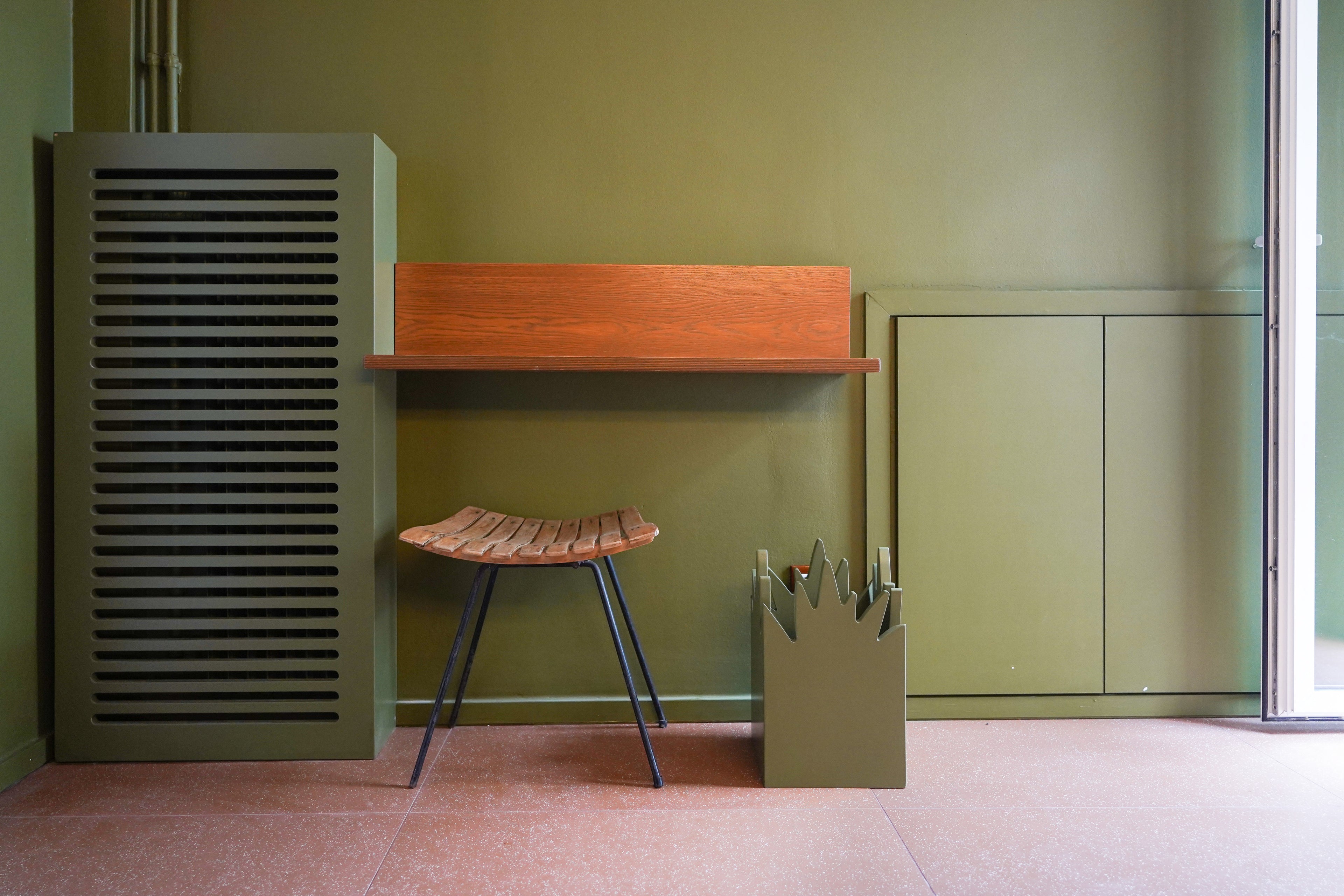 WOODEN PLANT-SHAPED BIN - OLIVE