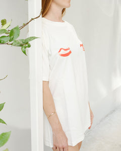 KISS ME TEE