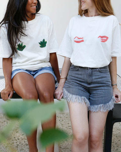 KISS ME TEE