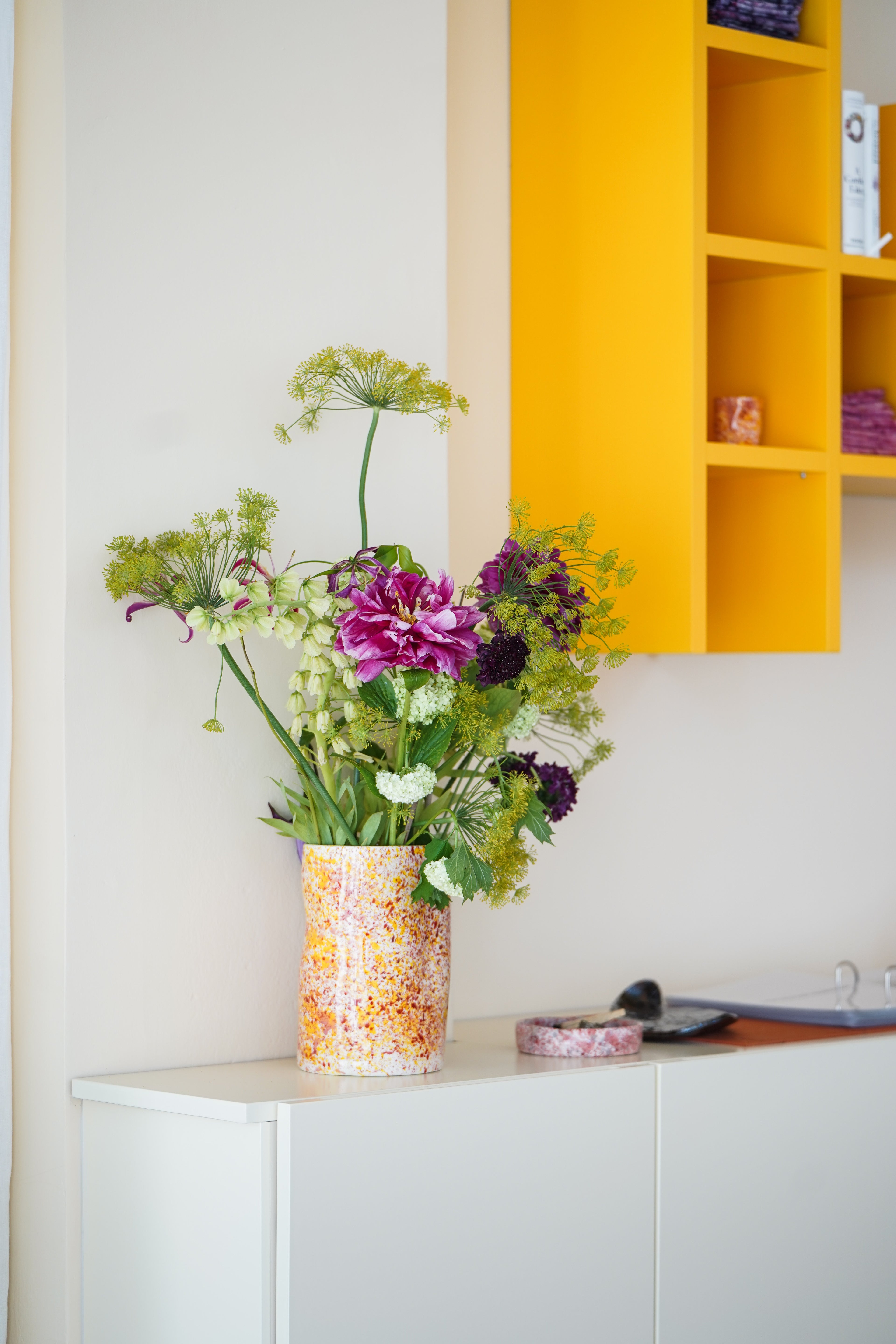 Chamomile splatter bunch vase